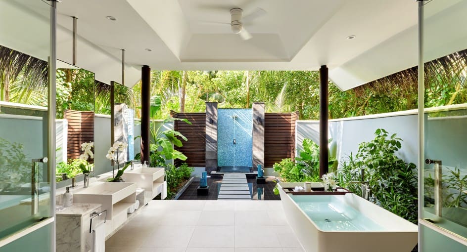 Beach Villa · the long lawn